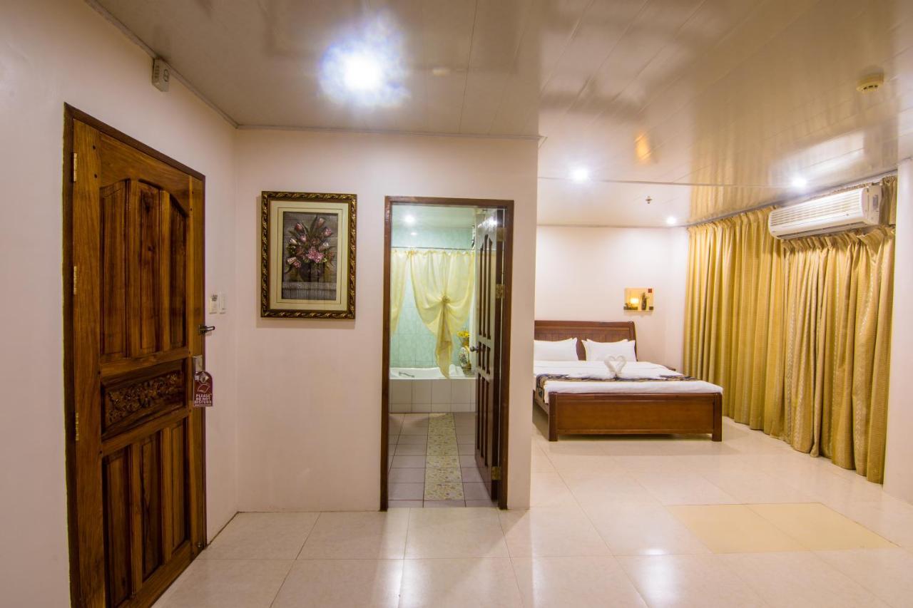 A&A Plaza Hotel Puerto Princesa Ngoại thất bức ảnh